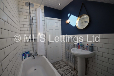 Thumbnail photo of 4 Bedroom Flat in Flat 1, 47 Clarendon Road, Leeds, LS2 9NZ