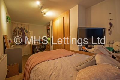 Thumbnail photo of 3 Bedroom Flat in Flat 1, 205 Belle Vue Road, Leeds, LS3 1HG