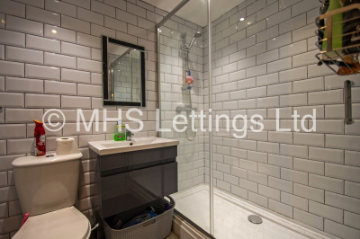 Thumbnail photo of 3 Bedroom Flat in Flat 1, 205 Belle Vue Road, Leeds, LS3 1HG