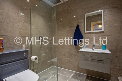 Thumbnail photo of 2 Bedroom Flat in Flat 3, 205 Belle Vue Road, Leeds, LS3 1HG