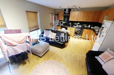 Thumbnail photo of 2 Bedroom Flat in Flat 4, 205 Belle Vue Road, Leeds, LS3 1HG