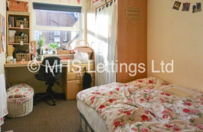 Thumbnail photo of 5 Bedroom Ground Floor Flat in Flat 4, Welton Road, Leeds, LS6 1EE