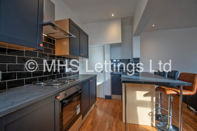 Thumbnail photo of 5 Bedroom Mid Terraced House in 14 Royal Park Grove, Leeds, LS6 1HQ