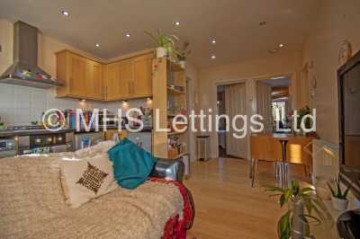 Thumbnail photo of 2 Bedroom Flat in Flat B (Middle), 2 Richmond Road, Leeds, LS6 1BX