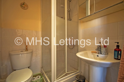 Thumbnail photo of 2 Bedroom Flat in Flat B (Middle), 2 Richmond Road, Leeds, LS6 1BX