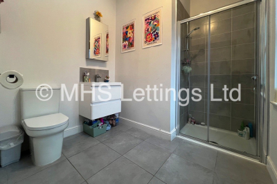 Thumbnail photo of 3 Bedroom Flat in 32 Back Regent Park Terrace, Leeds, LS6 2AX