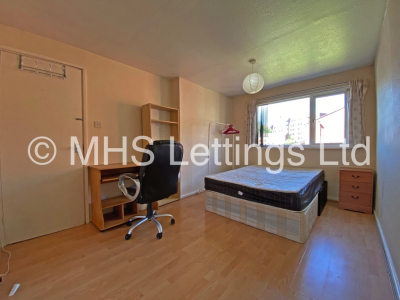 Thumbnail photo of 3 Bedroom Mid Terraced House in 20 Consort View, Leeds, LS3 1NX