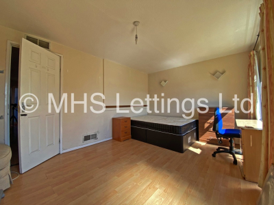 Thumbnail photo of 3 Bedroom Mid Terraced House in 20 Consort View, Leeds, LS3 1NX