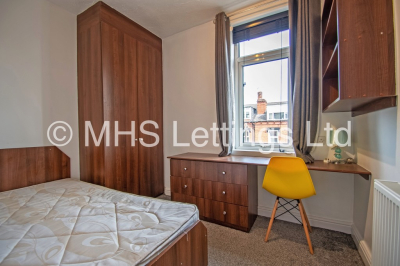 Thumbnail photo of 5 Bedroom Mid Terraced House in 28 Beechwood Mount, Leeds, LS4 2NQ