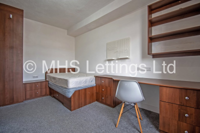 Thumbnail photo of 5 Bedroom Mid Terraced House in 28 Beechwood Mount, Leeds, LS4 2NQ