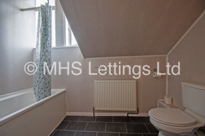 Thumbnail photo of 5 Bedroom Mid Terraced House in 28 Beechwood Mount, Leeds, LS4 2NQ