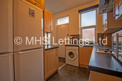 Thumbnail photo of 5 Bedroom Mid Terraced House in 28 Beechwood Mount, Leeds, LS4 2NQ