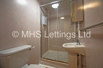 Thumbnail photo of 5 Bedroom Mid Terraced House in 28 Beechwood Mount, Leeds, LS4 2NQ