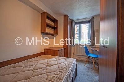 Thumbnail photo of 5 Bedroom Mid Terraced House in 28 Beechwood Mount, Leeds, LS4 2NQ