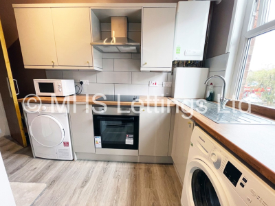 Thumbnail photo of 5 Bedroom Mid Terraced House in 11 Brudenell Street, Leeds, LS6 1HJ
