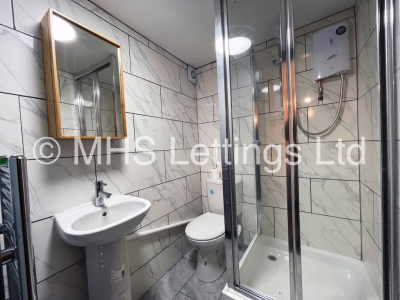 Thumbnail photo of 5 Bedroom Mid Terraced House in 11 Brudenell Street, Leeds, LS6 1HJ