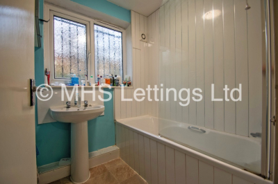 Thumbnail photo of 4 Bedroom Mid Terraced House in 26 Hyde Park Close, Leeds, LS6 1SF