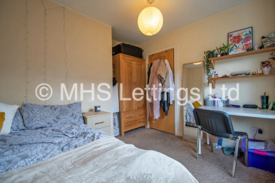 Thumbnail photo of 7 Bedroom Mid Terraced House in 11 Hessle Place, Leeds, LS6 1EU