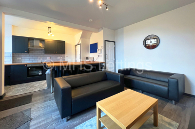 Thumbnail photo of 6 Bedroom Mid Terraced House in 18 Royal Park Grove, Leeds, LS6 1HQ