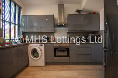 Thumbnail photo of 4 Bedroom Mid Terraced House in 42 Beechwood Crescent, Leeds, LS4 2LL