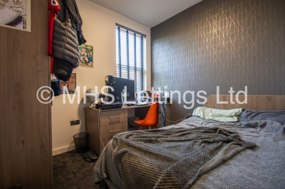 Thumbnail photo of 4 Bedroom Mid Terraced House in 42 Beechwood Crescent, Leeds, LS4 2LL