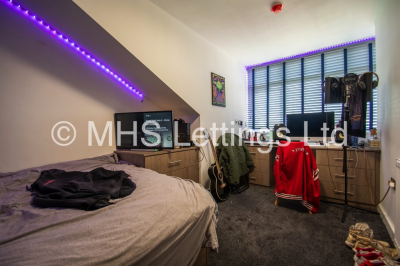 Thumbnail photo of 4 Bedroom Mid Terraced House in 42 Beechwood Crescent, Leeds, LS4 2LL