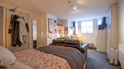 Studio Flat, 2 Manor Terrace, Leeds, LS6 1BU