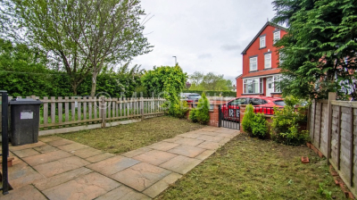 Thumbnail photo of 1 Bedroom Flat in 42b Beechwood Crescent, Leeds, LS4 2LL