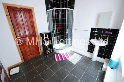 Thumbnail photo of 3 Bedroom End Terraced House in 16 Royal Park View, Leeds, LS6 1HN