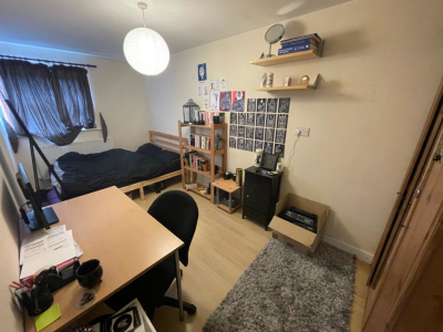 Thumbnail photo of 3 Bedroom Flat in 30 Kelso Heights, Leeds, LS3 1HN