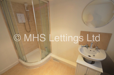 Thumbnail photo of 3 Bedroom Mid Terraced House in 7 Elizabeth Street, Leeds, LS6 1JF