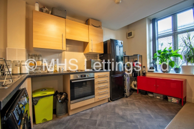 Thumbnail photo of 2 Bedroom Ground Floor Flat in 24 Winker Green Lodge, Leeds, LS12 3DH