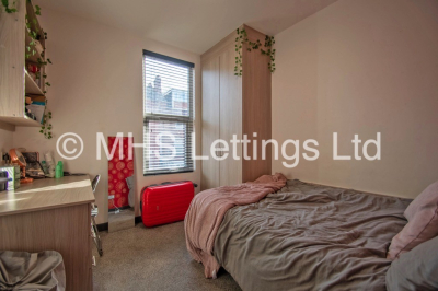 Thumbnail photo of 4 Bedroom Mid Terraced House in 19 Royal Park Terrace, Leeds, LS6 1EX