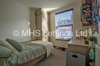 Thumbnail photo of 4 Bedroom Mid Terraced House in 19 Royal Park Terrace, Leeds, LS6 1EX