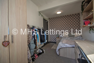 Thumbnail photo of 4 Bedroom Mid Terraced House in 19 Royal Park Terrace, Leeds, LS6 1EX
