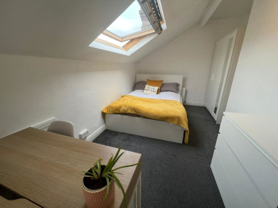 Thumbnail photo of 6 Bedroom Mid Terraced House in 18 Stanmore Place, Leeds, LS4 2RR
