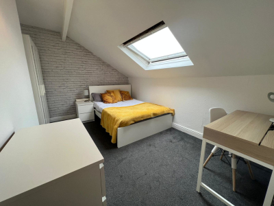 Thumbnail photo of 6 Bedroom Mid Terraced House in 18 Stanmore Place, Leeds, LS4 2RR