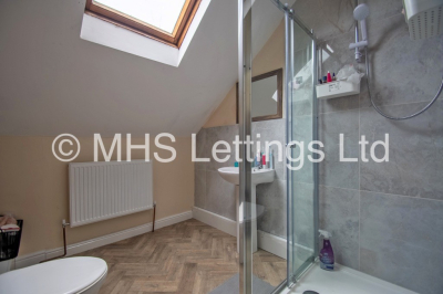 Thumbnail photo of 10 Bedroom Mid Terraced House in 25 Regent Park Terrace, Leeds, LS6 2AX