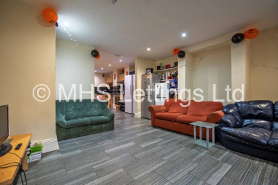 Thumbnail photo of 10 Bedroom Mid Terraced House in 25 Regent Park Terrace, Leeds, LS6 2AX