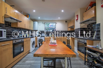 Thumbnail photo of 10 Bedroom Mid Terraced House in 25 Regent Park Terrace, Leeds, LS6 2AX