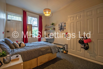 Thumbnail photo of 10 Bedroom Mid Terraced House in 25 Regent Park Terrace, Leeds, LS6 2AX
