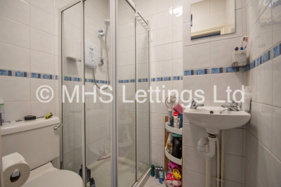 Thumbnail photo of 5 Bedroom Mid Terraced House in 26 Norwood Place, Leeds, LS6 1DY