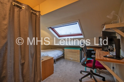 Thumbnail photo of 5 Bedroom Mid Terraced House in 26 Norwood Place, Leeds, LS6 1DY