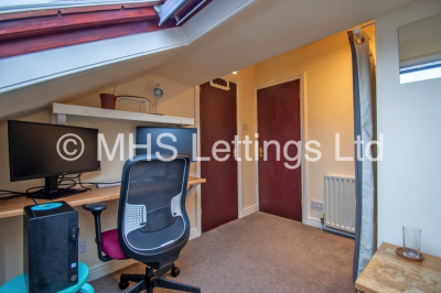 Thumbnail photo of 5 Bedroom Mid Terraced House in 26 Norwood Place, Leeds, LS6 1DY