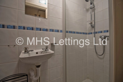 Thumbnail photo of 5 Bedroom Mid Terraced House in 26 Norwood Place, Leeds, LS6 1DY