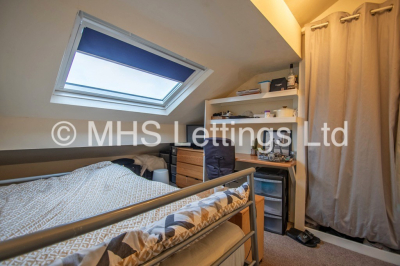 Thumbnail photo of 5 Bedroom Mid Terraced House in 26 Norwood Place, Leeds, LS6 1DY