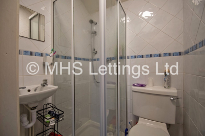 Thumbnail photo of 5 Bedroom Mid Terraced House in 26 Norwood Place, Leeds, LS6 1DY