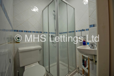 Thumbnail photo of 5 Bedroom Mid Terraced House in 26 Norwood Place, Leeds, LS6 1DY