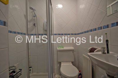 Thumbnail photo of 5 Bedroom Mid Terraced House in 26 Norwood Place, Leeds, LS6 1DY