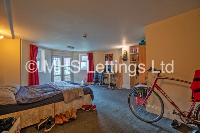 Thumbnail photo of 10 Bedroom Mid Terraced House in 15 Regent Park Terrace, Leeds, LS6 2AX